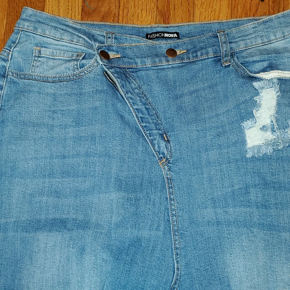 Fashion Nova size 18 distress jeans - Picture 4 of 9